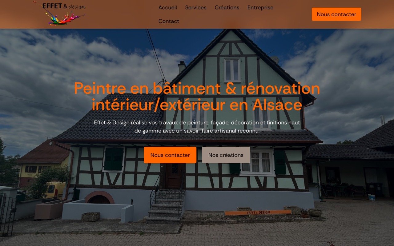 Page d'accueil du site Effet & Design sur ordinateur : maison alsacienne rénovée et titre Peintre en bâtiment et rénovation.